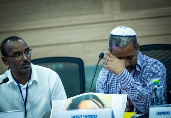 בני משפחתה בדיון בכנסת | צילום: יונתן זינדל/פלאש 90