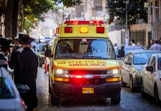 אמבולנס באירוע רפואי בעיר | צילום: חיים גולדברג/פלאש 90