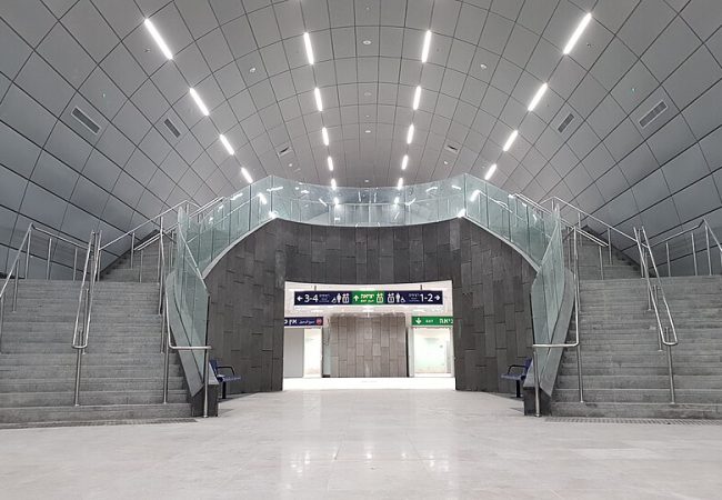 Navon_rail_station_7