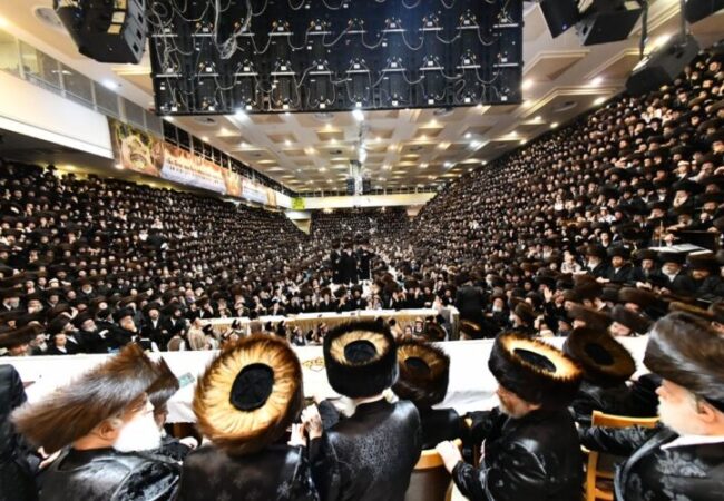 אלפי חסידי בעלזא בשמחה. צילום: שוקי לרר