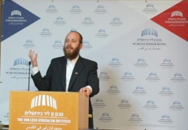 photo_5904635710881777993_x